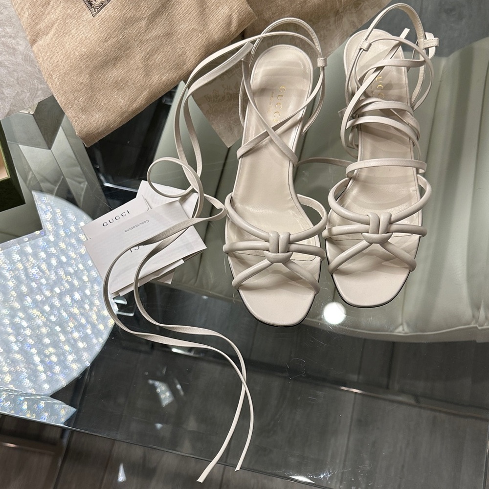 Gucci Elegant Leather Nappa Charlotte New Cream Strappy Sandals